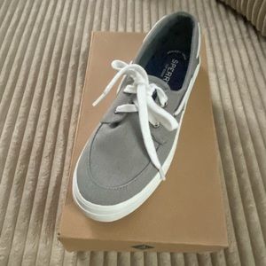 NWT ⚓️Sperry crest boat shoes size 6.5 in box!